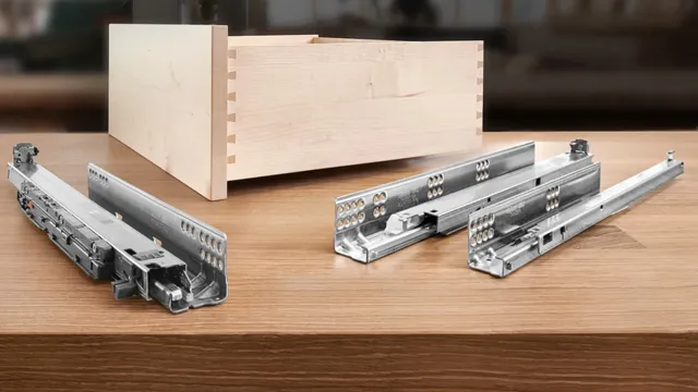 Blum MOVENTO und Blum TANDEM, die zwei verdeckten Unterflur-Führungssysteme für Holzschubkästen im direkten Vergleich