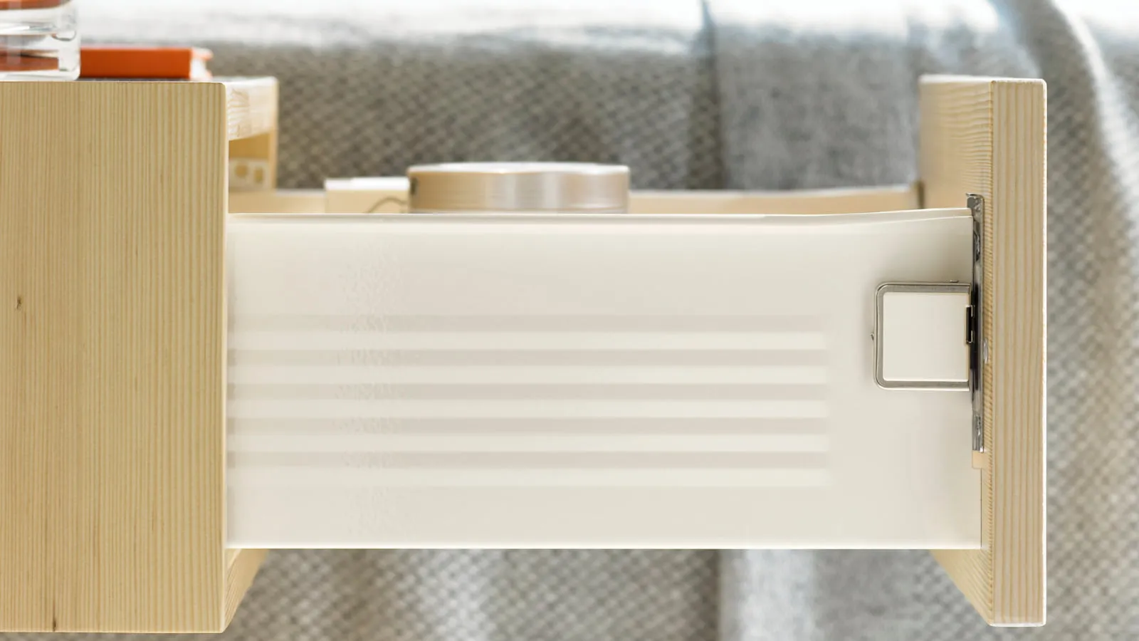 METABOX-Schubkasten von Blum, klassisches einfacheres Boxsystem
